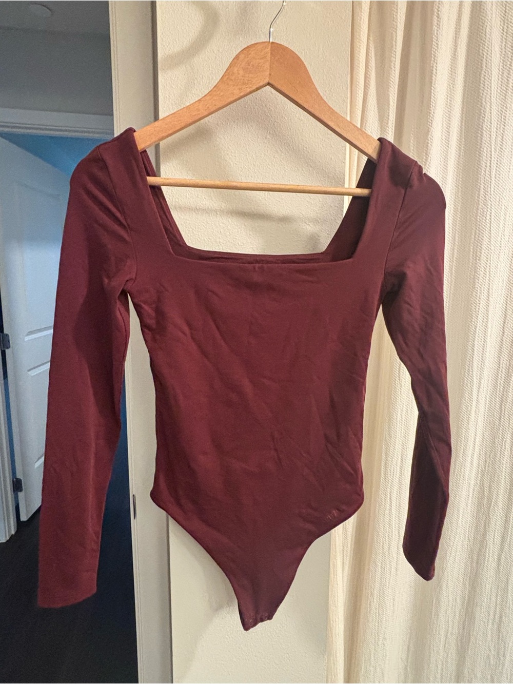 Aritzia contour Long Sleeve Square Neck Bodysuit - Burgundy